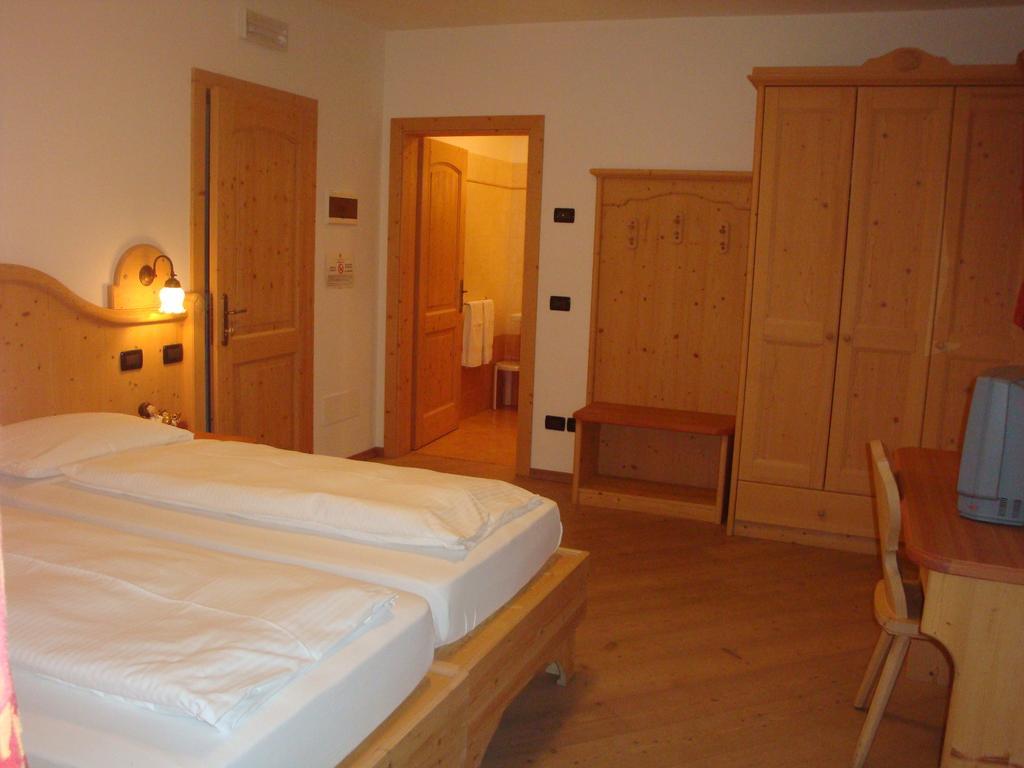 Agritur Cornasest Bed & Breakfast Breguzzo Rom bilde